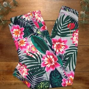 3/$12-NWOT floral leggings Size Medium - Old Navy